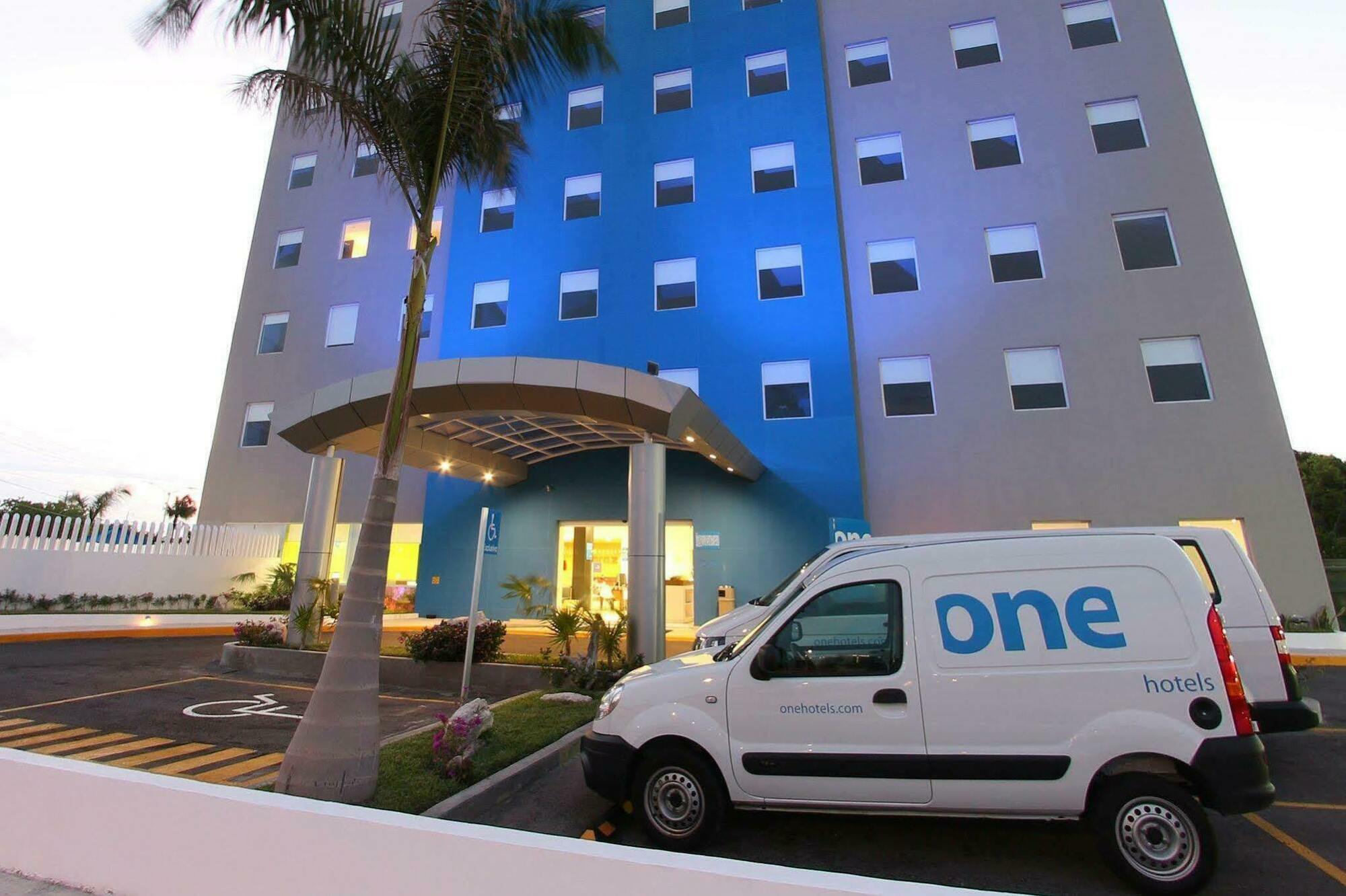 One Cancun Centro Экстерьер фото